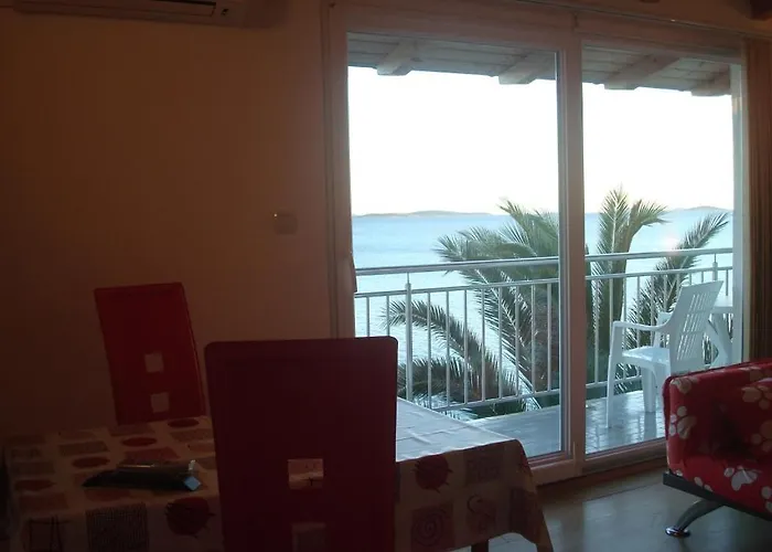 Lägenhet In Tribunj With Sea View, Balcony, Air Conditioning, Wifi 68-1 Tribalj